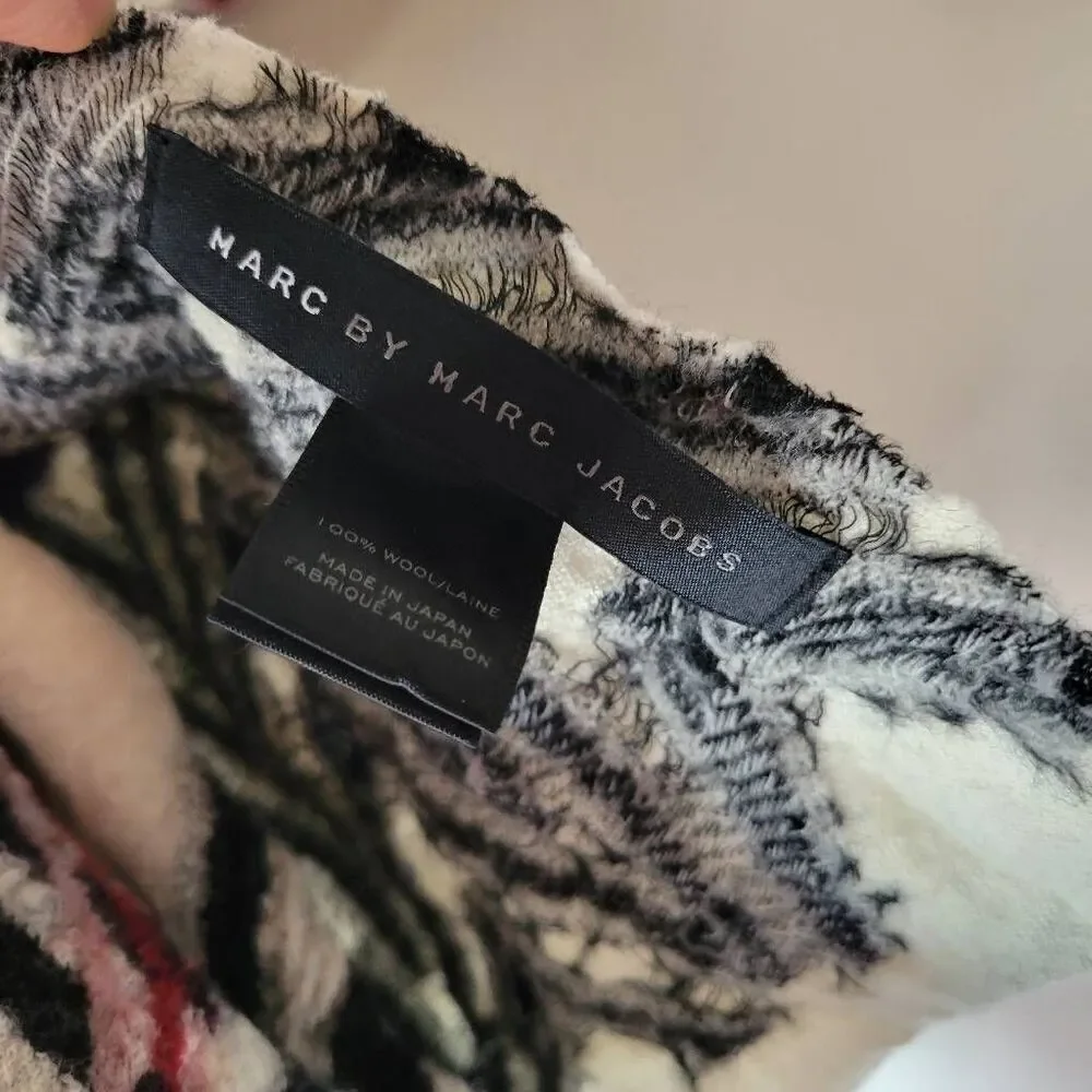 Marc by Marc Jacobs 100% Wool Scarf – Made in Japan, Chevron & Leaf Print, Ivory